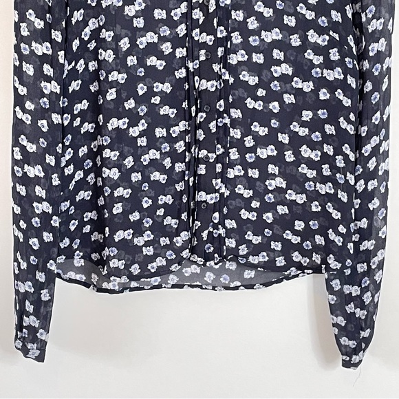 In Wear feminine floral blouse - Picture 4 of 9